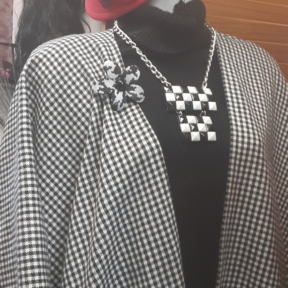 Houndstooth Accessories - Picture 2 of 16